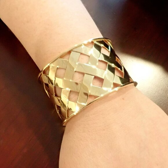 Authentic Verdura 18k Yellow Gold Criss Cross Wide Cuff Bracelet - Picture 3 of 13